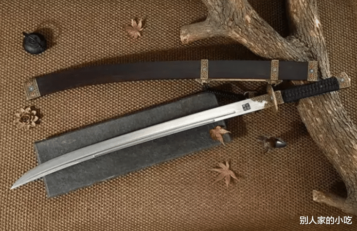 乾隆|清朝侍卫的腰刀,为什么都必须反着佩戴?