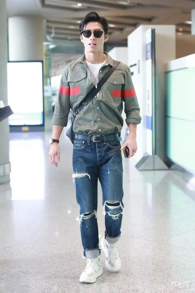 穿衣搭配|窦骁何超莲十指相扣现身,黑加白情侣风穿搭秀恩爱,这时髦感真强