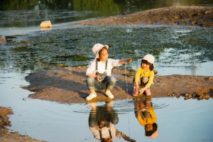 婴幼儿常识|国药育儿知识:过节带娃像打仗,你真的需要这 8 个出行小技巧!