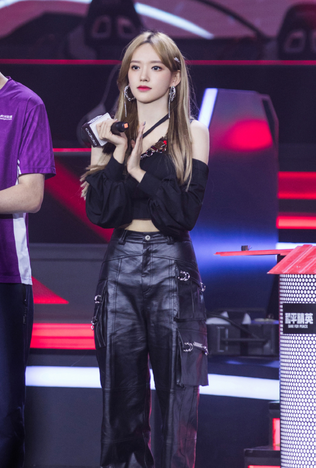 程潇|程潇被节目组恶意关滤镜，看她生图下真实腿型，这还洗得白？