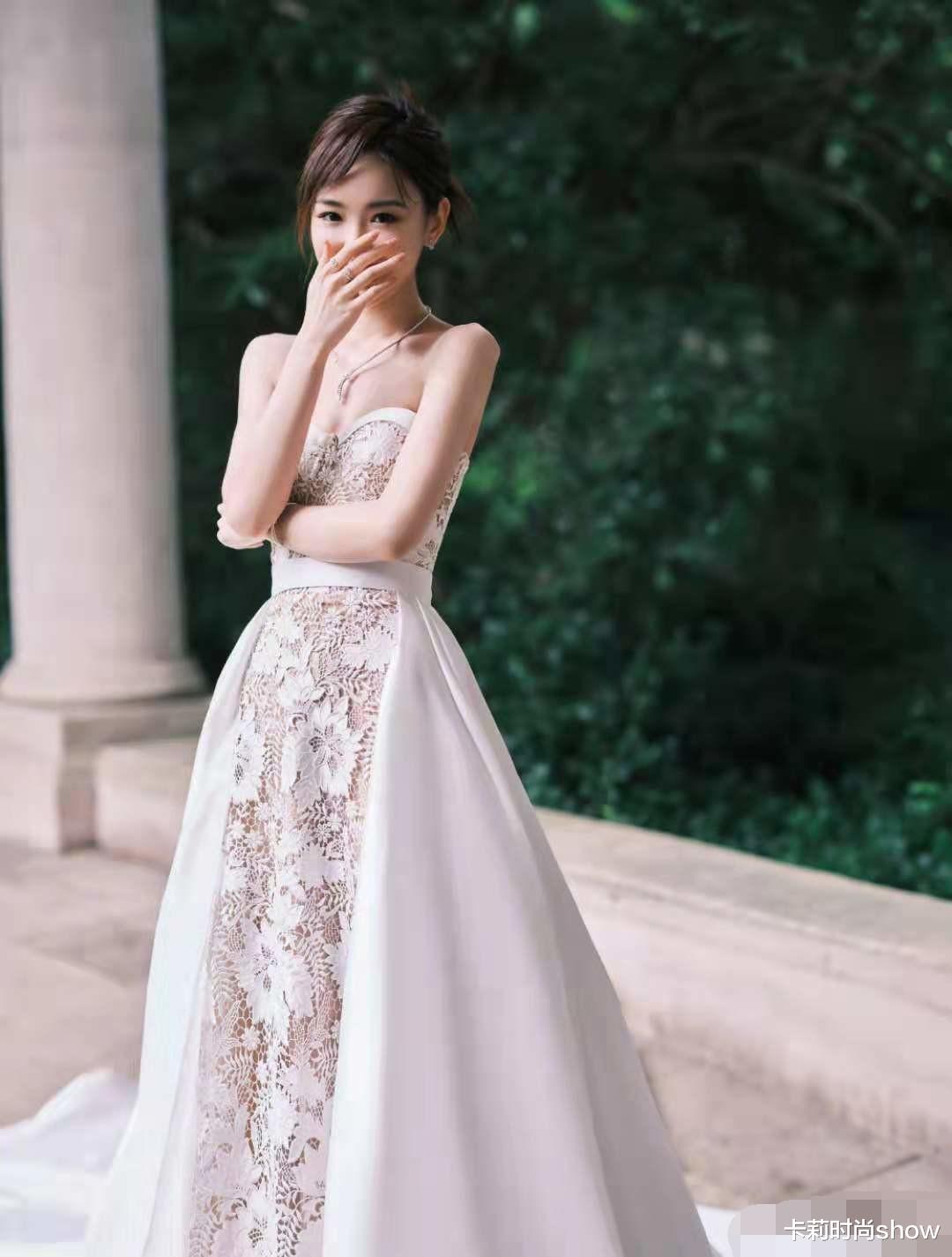 卡莉时尚show|毛晓彤越来越有“女团味”了，极简一身黑也能穿得这么潮，够排面