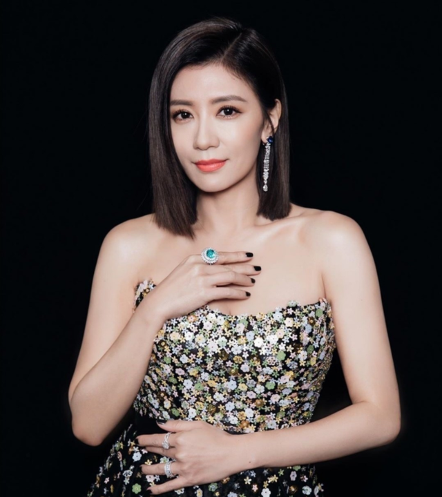 贾静雯|贾静雯：80、90年代的青春女神，一个被岁月遗忘的冻龄女神