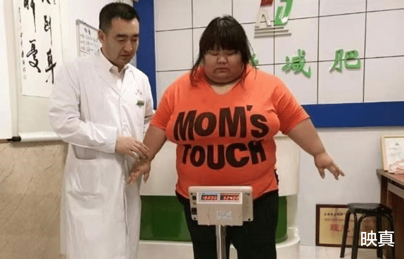 |“校花”陈皖枝：身高1米55却被丈夫喂到300斤，曾睡塌2张床