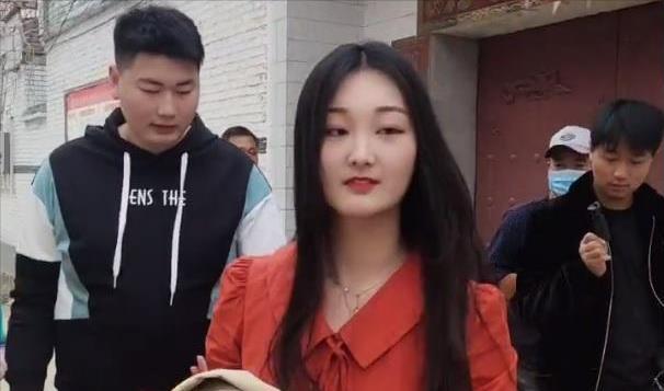 陈亚男|陈亚男官宣离婚，朱小伟成为香饽饽后，大衣哥的做法太聪明