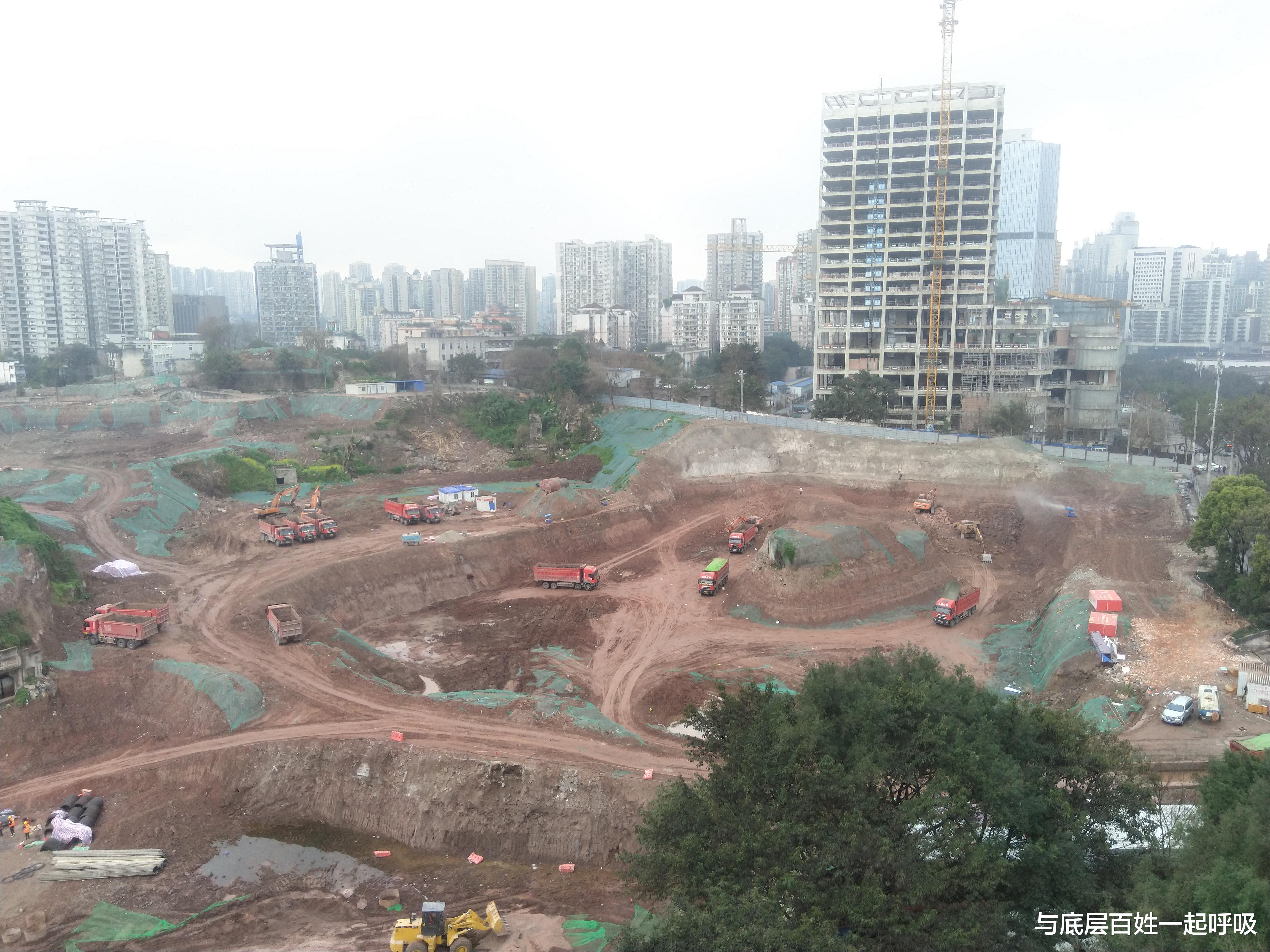 与底层百姓一起呼吸 杨家坪铁马工具厂地块正在施工，早晚噪音大严重影响附近居民休息