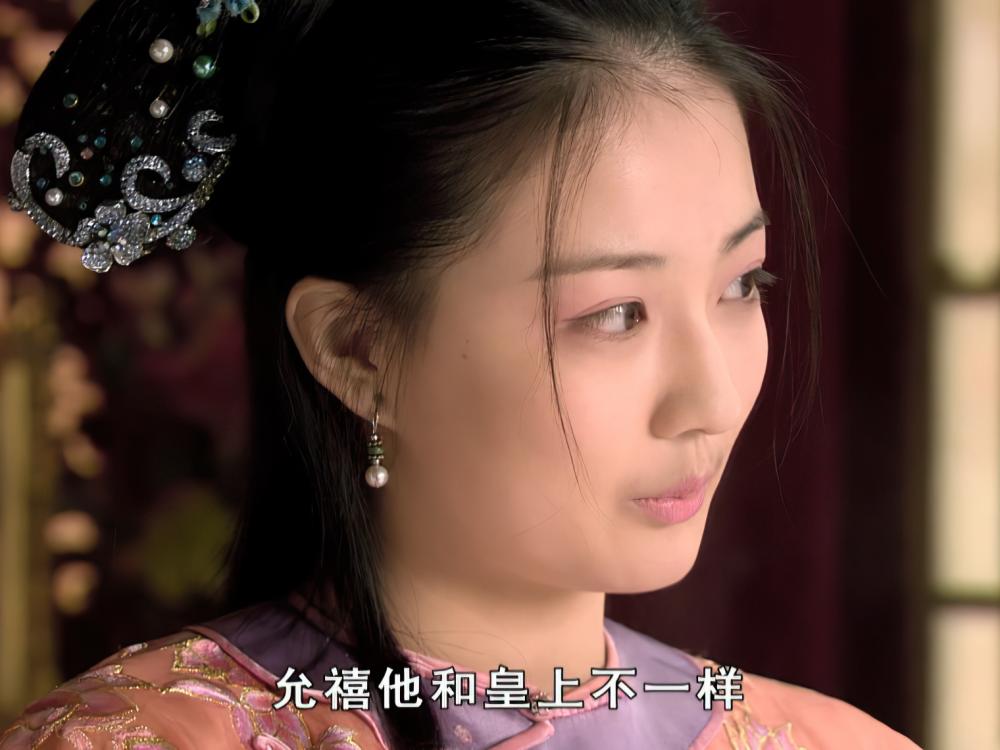 甄嬛传|甄嬛传：玉娆只是表面贞烈，看她在皇帝面前啥坐姿？甄嬛都比不上