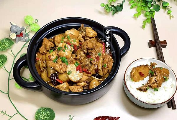 养花小娇娘|入秋后多吃这碱性食物，煎一煎加鸡腿同烧，鲜香软糯吃不腻