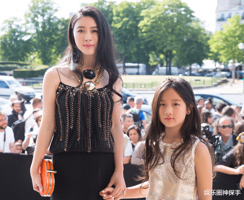 田海蓉|田海蓉女儿太漂亮，14岁已亭亭玉立，俩人合影被赞“母女花”
