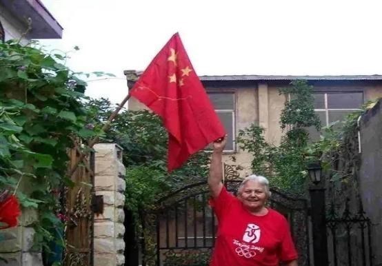 悦姐ya|美国姑娘嫁给中国老公,70年后用地道的河南话说:我是中国人