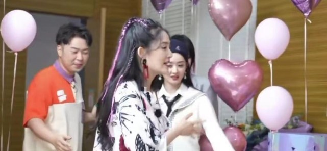 郭晶晶|谢娜复出首次直播，产后真实状态曝光，与赵丽颖娜扎吴昕同框比美