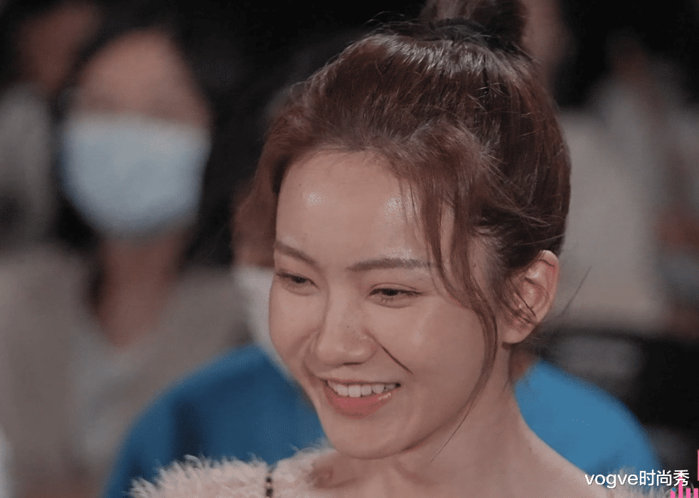 vogve时尚秀|心动的信号4：全员无美颜照，女3“生图”太抢镜，女4真是00后？