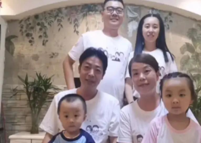 直播带货|田静直播带货被封，晒出古风视频心情大好，轻抚古筝画风超级美