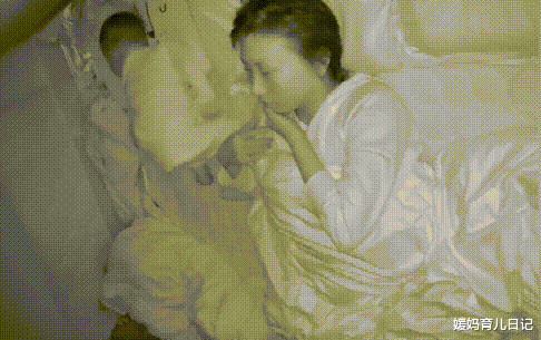 媛妈育儿日记|带娃睡觉有风险，突如其来的拳打脚踢、戳眼睛扯头发，宝妈难躲开