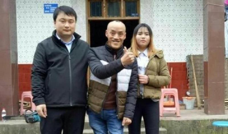 两天一夜|曾经的网红“光头强”：住别墅、娶娇妻，如今生活落魄的让人心疼