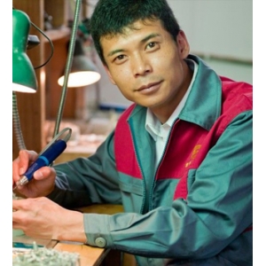 翡翠|废料逆袭!从100块疯涨到360万的逆袭之路。