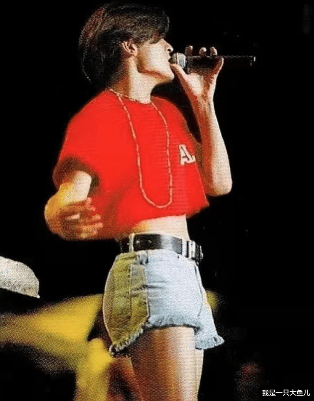 刘德华|明星造型能有多奇葩！刘德华露背装领先时代，陈奕迅有点辣眼睛