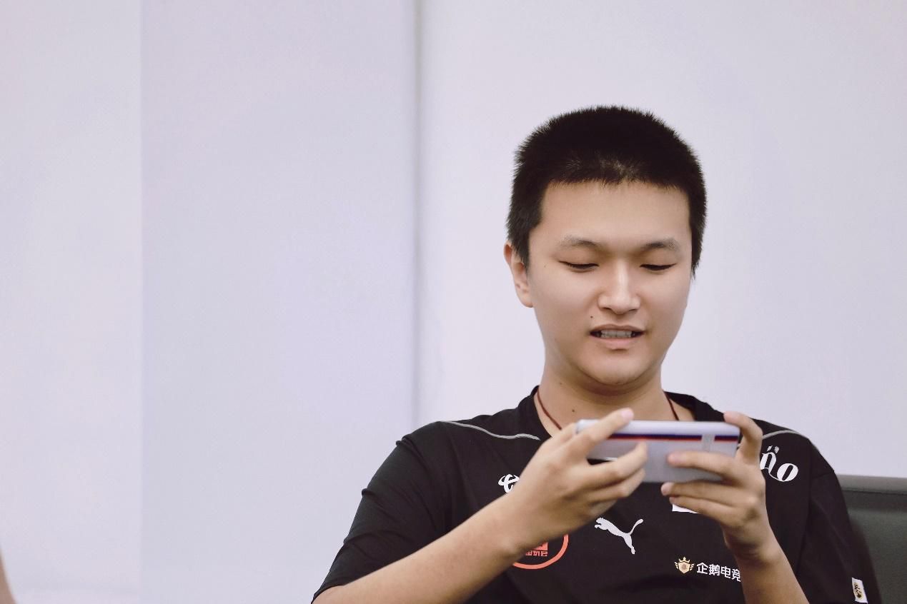 曹志顺|秋季赛选手经济占比公布，久诚经济真的低，猫神数据惹争议