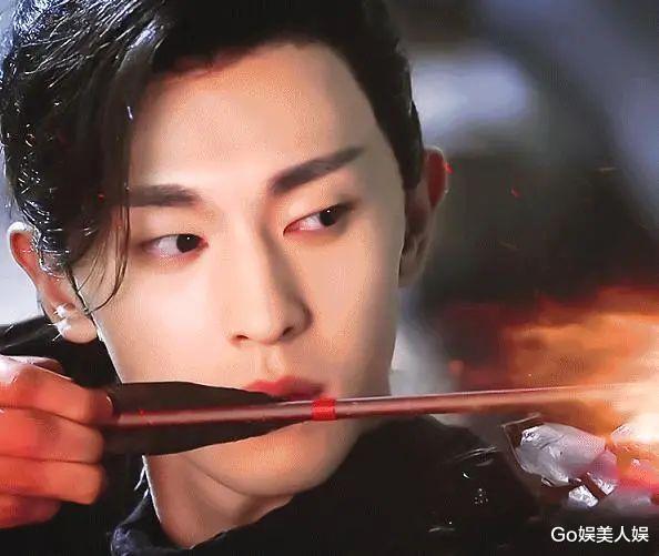 邓伦|长相评价两极分化严重，抛开《香蜜》滤镜，邓伦是帅还是丑?