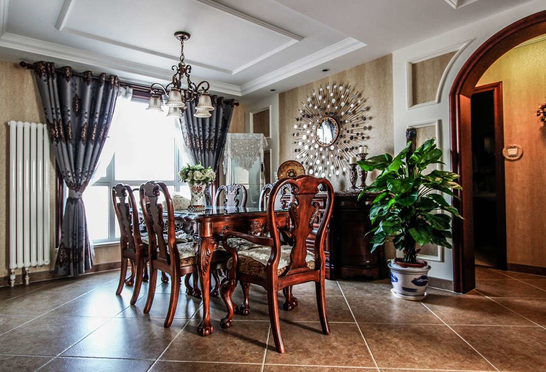 雕花美式与复古的结合，改造160平四居室，打造典雅的家居空间