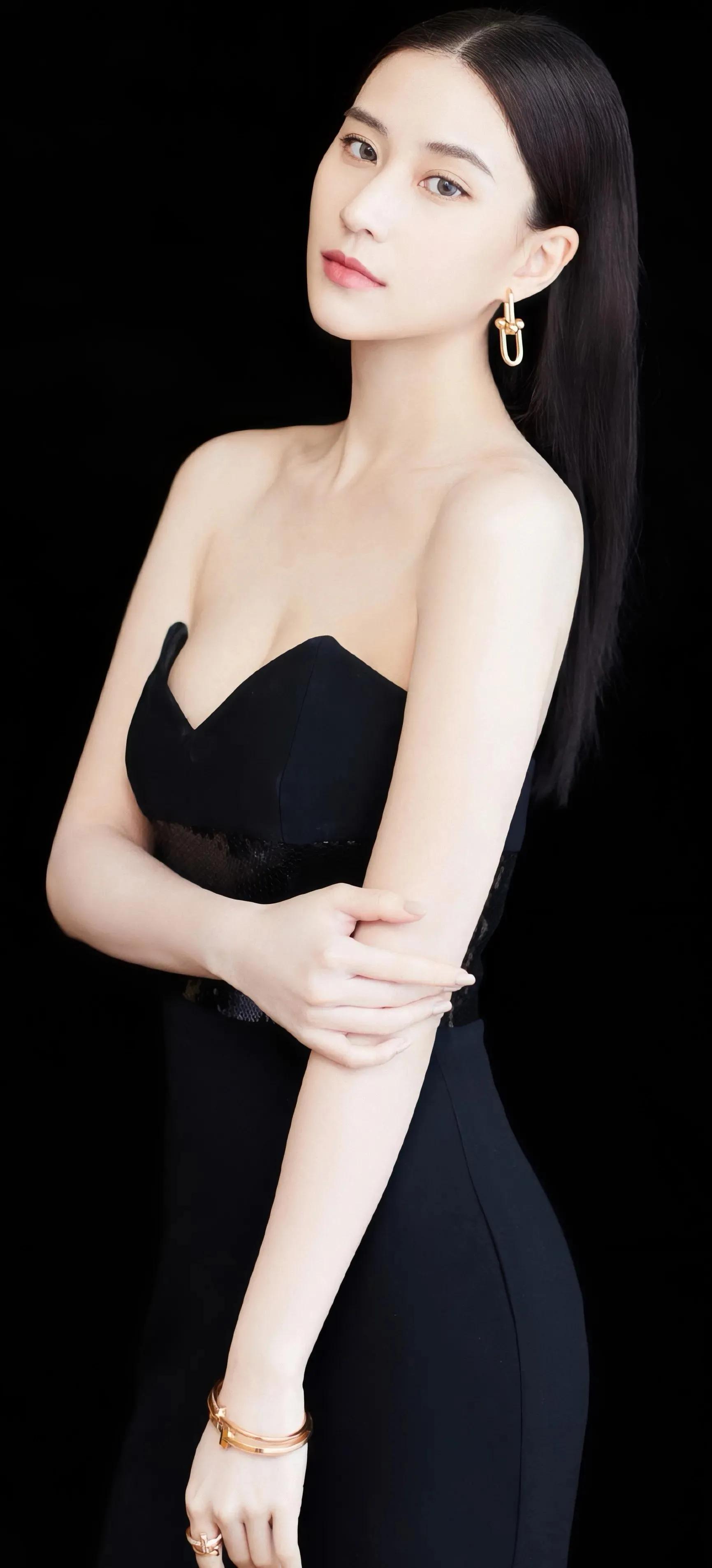 何超莲|何超莲太美太性感，“此女应是天上有，人间难得几回见！”