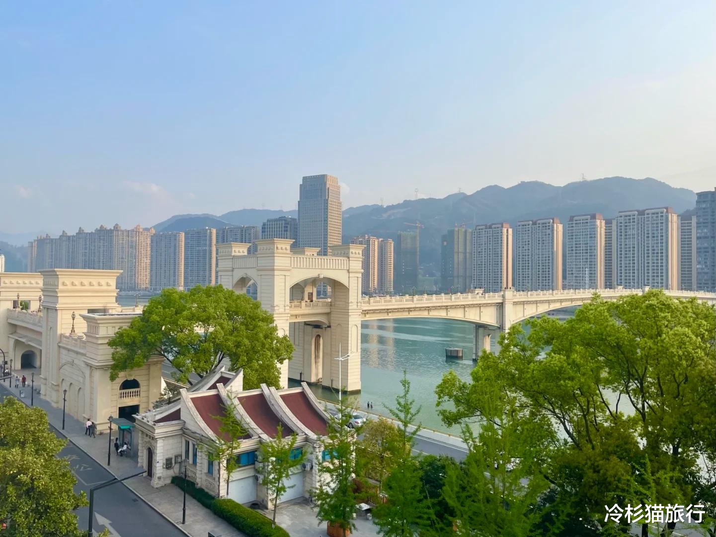 欧洲 它被称为“小欧洲”，是中国唯一能用欧元交易的小城，就在浙江！