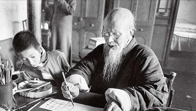 霞驿站 5旬老人娶18岁少女,后生7子女,93岁只愿娶22岁漂亮老婆