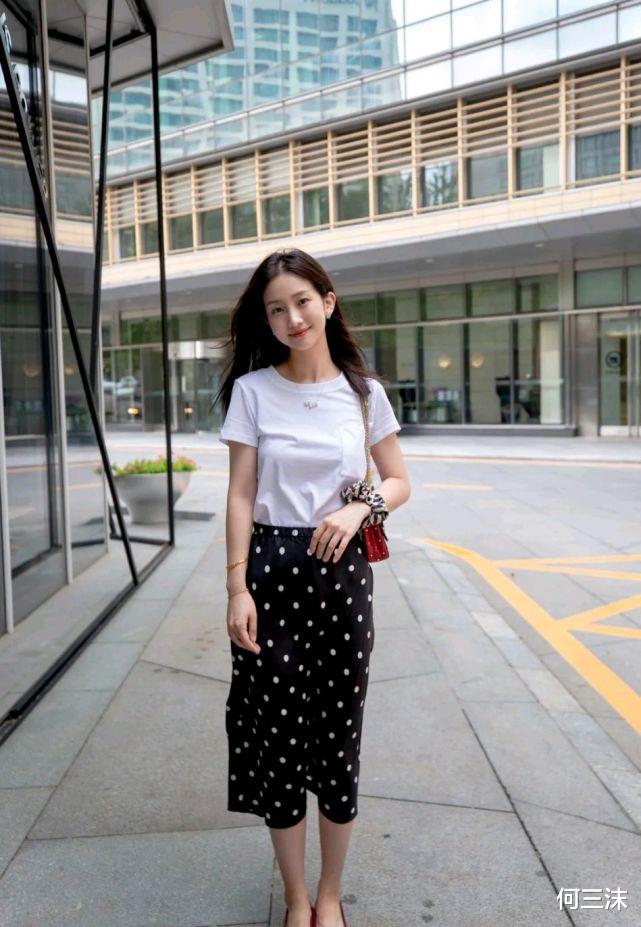 何三沫|怎么打扮才能变成温柔女孩？合理搭配半身裙，轻松呈现温柔气质