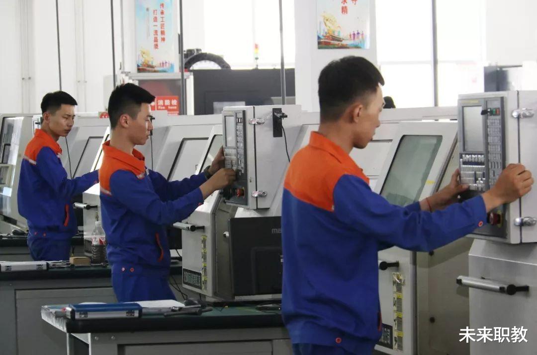 属狗|官宣！“职教高考”将与“高考”同等地位