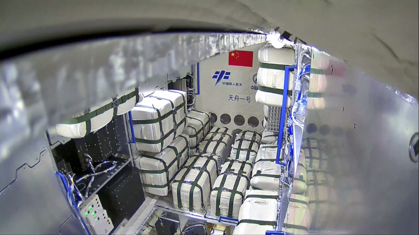  中国空间站内部曝光，各项设备井井有条，美国的醋坛子或被打翻