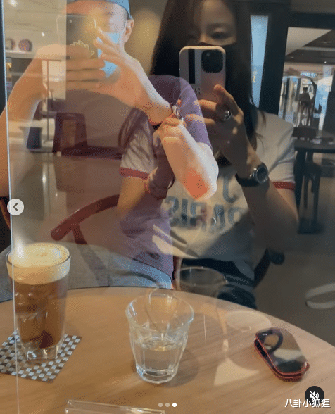 林心如|林心如七夕与霍建华喝咖啡约会，两人同时拿手机自拍花式秀恩爱