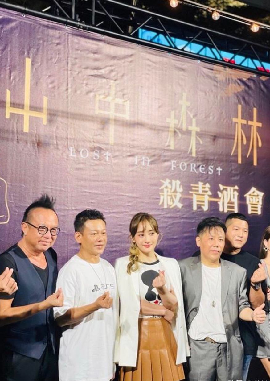 闲鱼有话说 陈德容很懂往“嫩”了打扮,穿及臀裙还绑灯笼辫,47看起来像27岁