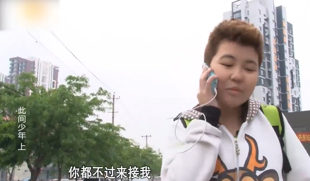 李宏毅|《变形计》里与李宏毅打架，14岁辍学的陈佩雯，如今却整容过度？