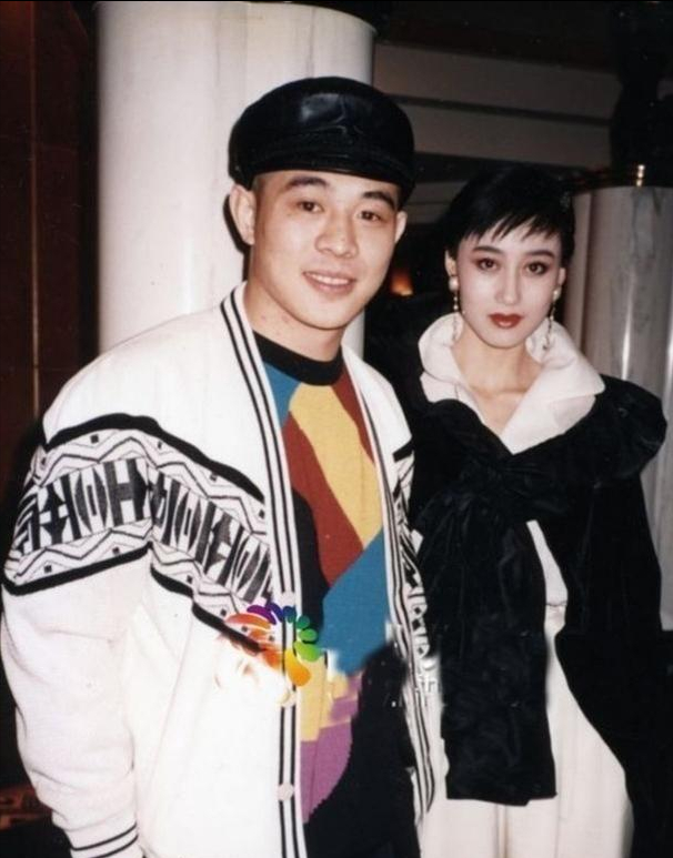 李连杰|利智60岁幸福难掩,被李连杰抛弃,住贫民窟10年的黄秋燕怎样了?