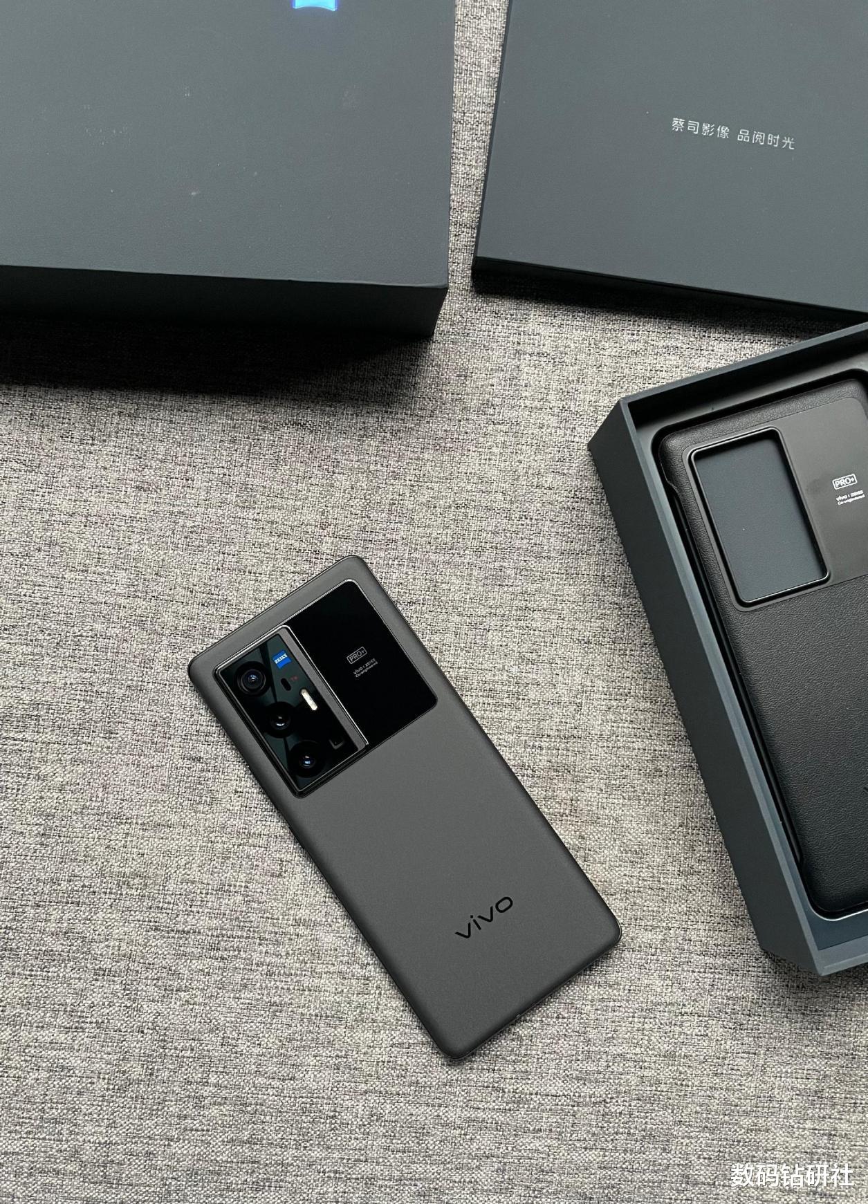 摄像头 如果从颜值上来看,vivo X70 Pro+符合高端旗舰的标准吗?