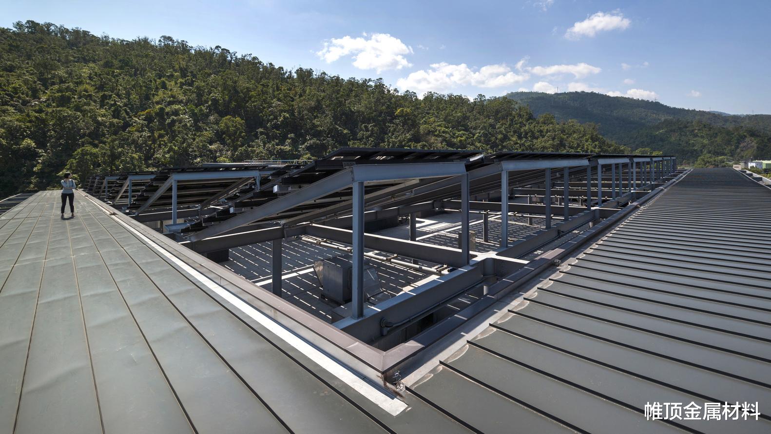 铝镁锰金属屋面板和传统的彩钢板有什么区别?