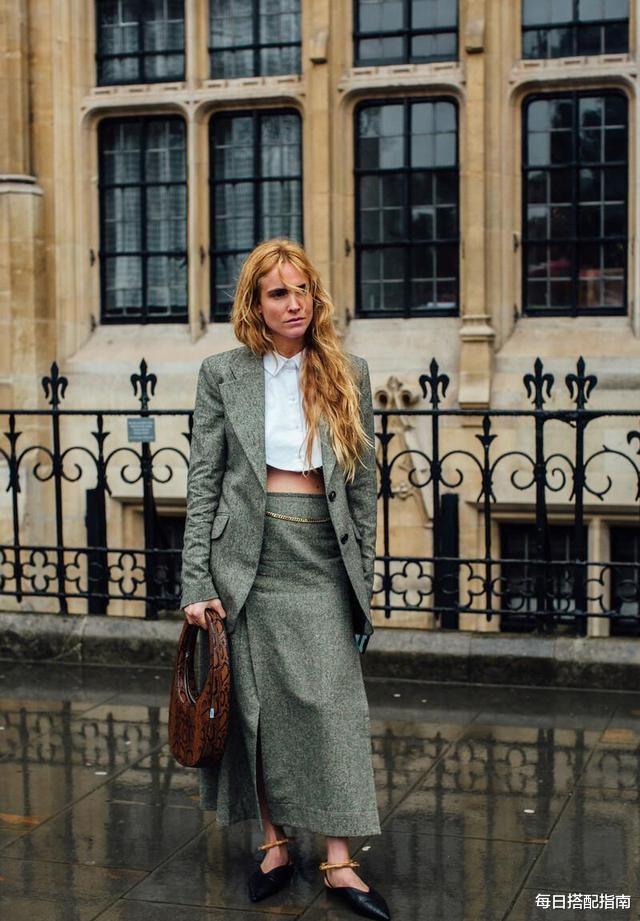 每日搭配指南 今年火了一条裙子，叫“毛呢半身裙”，时髦又保暖，照着穿太好看