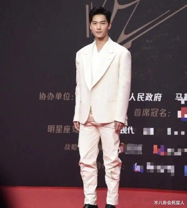 罗云熙|看着高，实际矮！8位男星身高迷惑，合照踮脚就输了