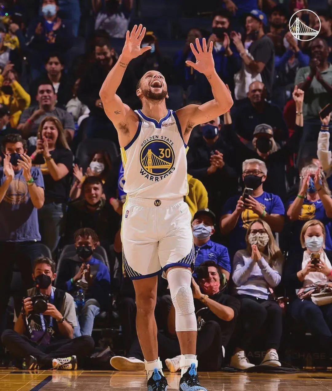 可馨育娃|41+9+7三分！季前赛最强一战，抡曼巴回来了！