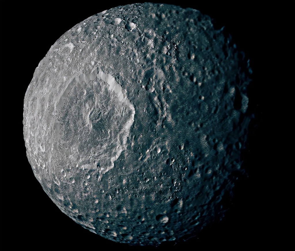 土星 隐藏在土星光环内的巨型UFO：土卫十八的近距离样貌和它的成因