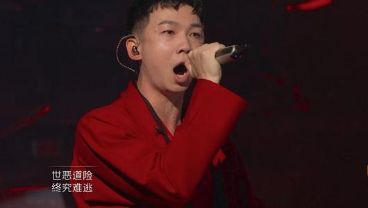 哥哥|《哥哥》的最大赢家，不是脖筋暴起的张淇和小白，而是悄悄冒尖的他