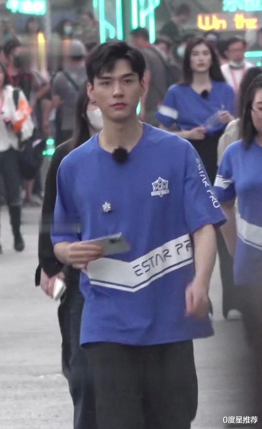 0度星推荐|龚俊综艺路透释出,直拍生图看呆众人,眉目清秀状态绝了