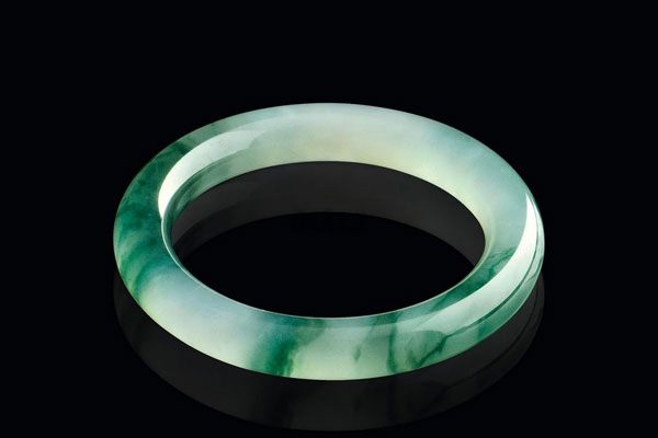 翡翠手镯|网购翡翠能随便捡漏?鉴定知道真假后,咨询商家竟得到这样的答复