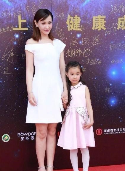 Angelababy|40岁“江玉燕”复出，却让baby无所适从，网友：还是正版的好看！