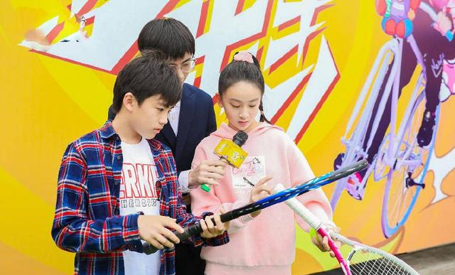 穿衣搭配 13岁森碟变运动女神！穿运动装尽显超模范，被爸爸举高高笑起来超甜