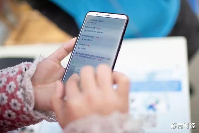 舒莫财经 核酸混检降至15元,返乡“新方案”来袭!多地已调整,你还回家吗