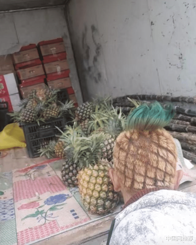 中国网推荐 河北小伙理菠萝头卖菠萝，换了头型后一天能卖七八百斤！