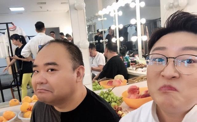 侯震|德云社侯震女儿生日，撞脸岳云鹏女儿，网友：确定不是姐妹吗？