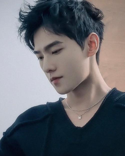 Ala的陪伴|杨洋不愧是军艺校草，颜值绝绝子，身材和气质也是独领风姿