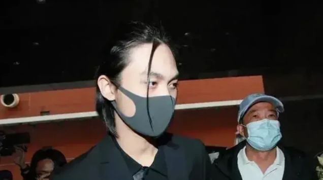 周星驰|刘德华和吴伟伦遭遇网暴，让人感叹周星驰做事真是滴水不漏