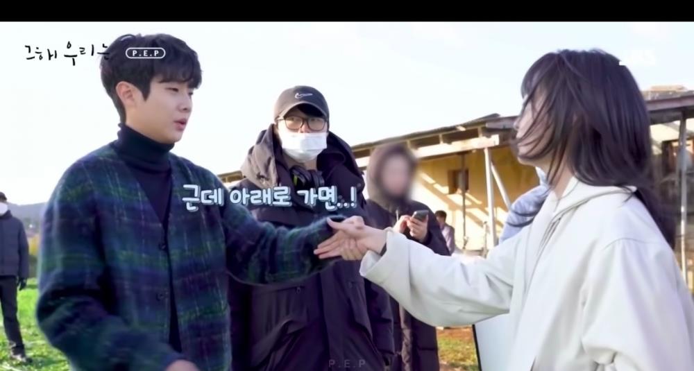 杨怡|《那年我们》吻戏花絮比正剧还甜！崔宇植吻状太惨，惹金多美笑场